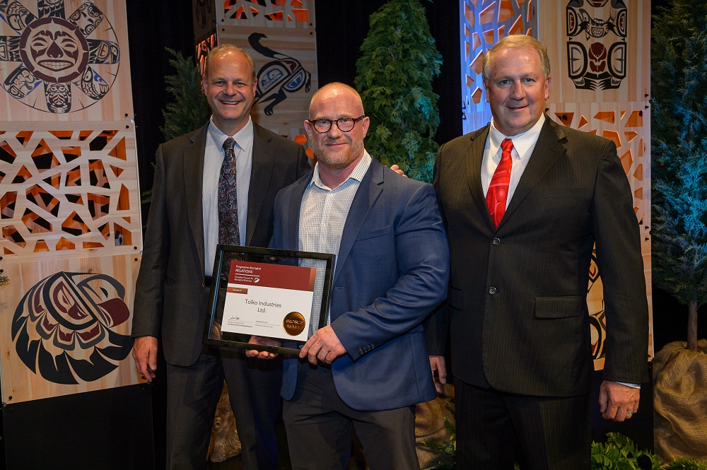 CCAB presents Tolko with Bronze-level PAR certification